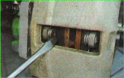 Проверка износа тормозных колодок