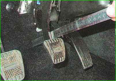 Проверка свободного хода педали