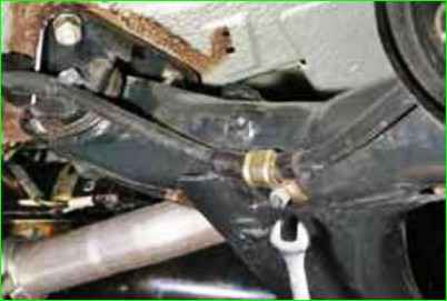 Замена тросов стояночного тормоза