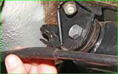 Замена тросов стояночного тормоза