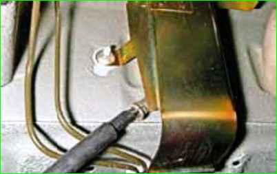 Замена тросов стояночного тормоза