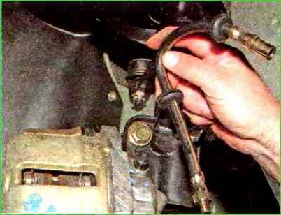 Замена шланга тормозов переднего колеса