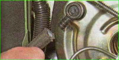 Қалай вакуумдық тежегіш күшейткішті тексеру және ауыстыру Вакуумдық тежегіш күшейткішті қалай тексеру және ауыстыру керек