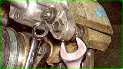 Замена колодок тормозов передних колес