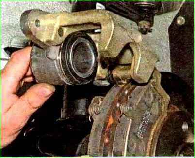 Замена колодок тормозов передних колес