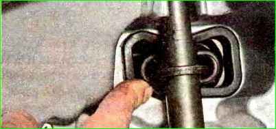 Снятие механизма привода выключения сцепления