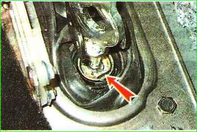 Разборка опоры рычага привода коробки передач
