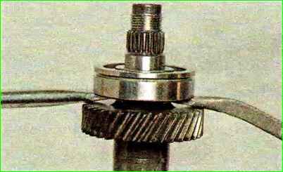 Разборка первичного вала коробки передач