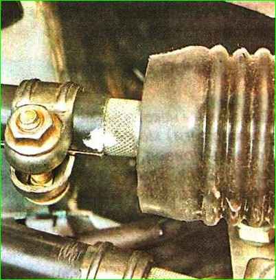 Снятие механизма переключения коробки передач