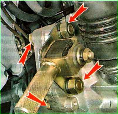 Снятие реактивной тяги коробки передач