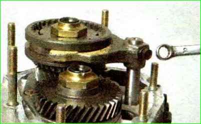 Reparatur des Getriebes des Autos Lada Kalina