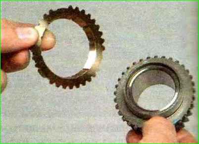 Reparatur des Getriebes des Autos Lada Kalina