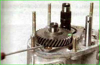 Reparatur des Getriebes des Autos Lada Kalina