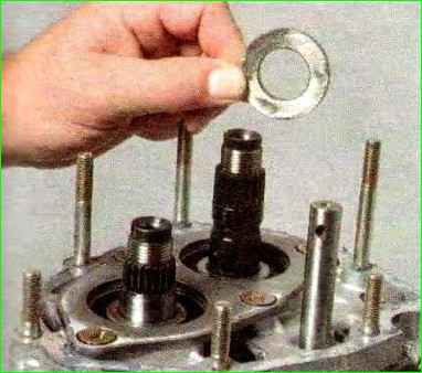 Reparatur des Getriebes des Autos Lada Kalina