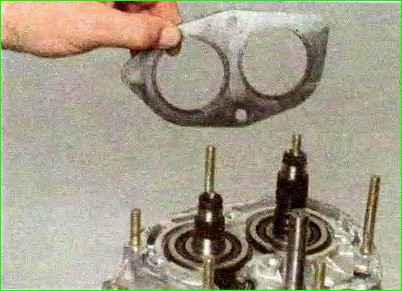 Reparatur des Getriebes des Autos Lada Kalina