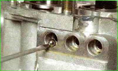 Reparatur des Getriebes des Autos Lada Kalina