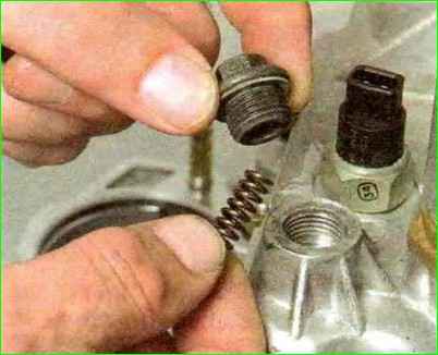 Reparatur des Getriebes des Autos Lada Kalina