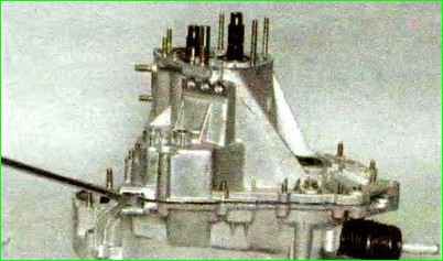 Reparatur des Getriebes des Autos Lada Kalina