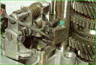 Reparatur des Getriebes des Autos Lada Kalina