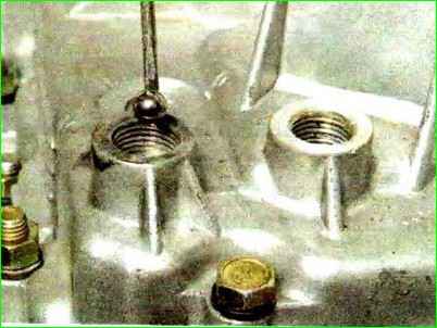 Reparatur des Getriebes des Autos Lada Kalina