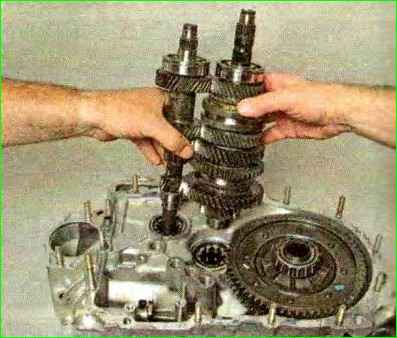 Reparatur des Getriebes des Autos Lada Kalina