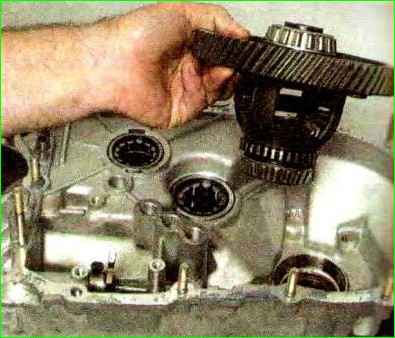 Reparatur des Getriebes des Autos Lada Kalina