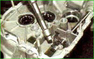 Reparatur des Getriebes des Autos Lada Kalina