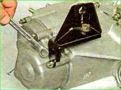 Reparatur des Getriebes des Autos Lada Kalina