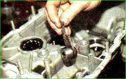 Reparatur des Getriebes des Autos Lada Kalina