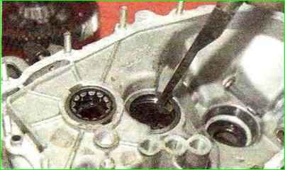 Reparatur des Getriebes des Autos Lada Kalina