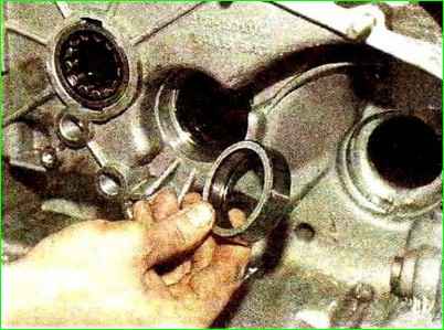 Reparatur des Getriebes des Autos Lada Kalina