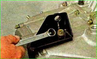 Reparatur des Getriebes des Autos Lada Kalina