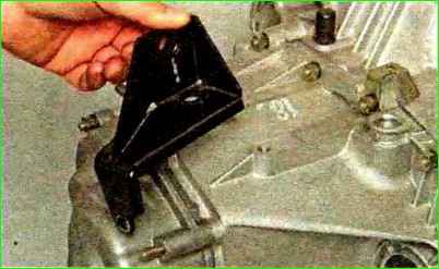 Reparatur des Getriebes des Autos Lada Kalina