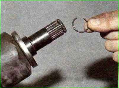 Снятие приводов передних колес