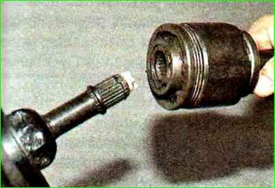 Снятие внутреннего шарнира