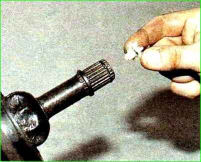 Снятие внутреннего шарнира