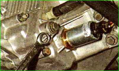 Cómo reemplazar el solenoide de bloqueo de marcha atrás