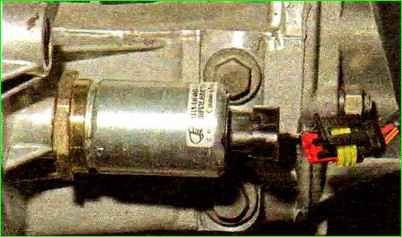 Cómo reemplazar el solenoide de bloqueo de marcha atrás