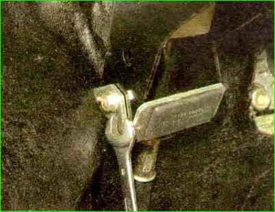 Замена троса привода сцепления