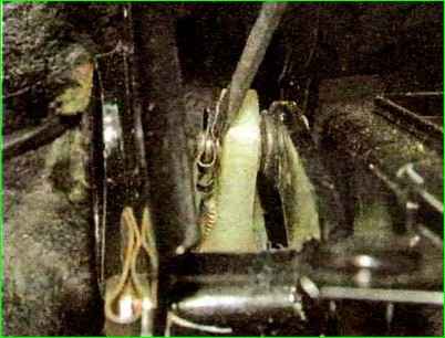 Замена троса привода сцепления