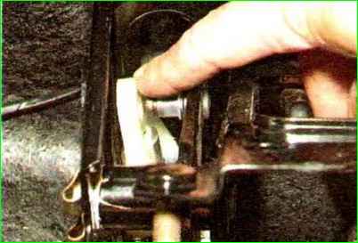 Замена троса привода сцепления