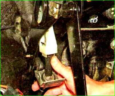 Замена троса привода сцепления