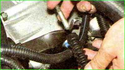 Замена троса привода сцепления