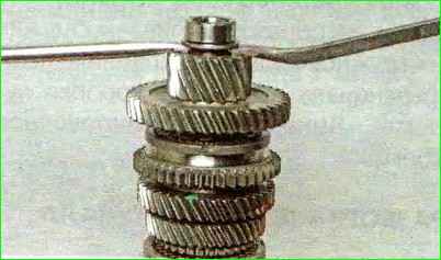 Разборка вторичного вала