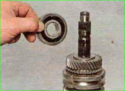 Разборка вторичного вала