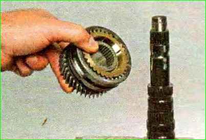 Разборка вторичного вала