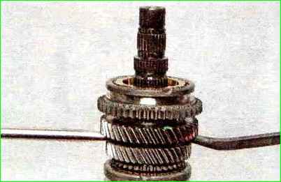 Разборка вторичного вала