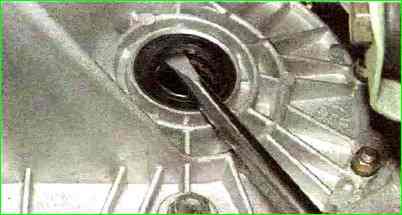 Как заменить сальники приводов колес