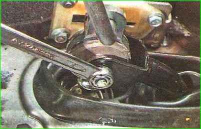 Замена тяги привода коробки передач