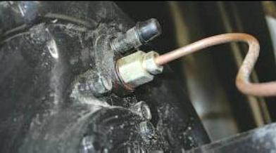 Замена рабочего цилиндра тормозов задних колес УАЗ Патриот